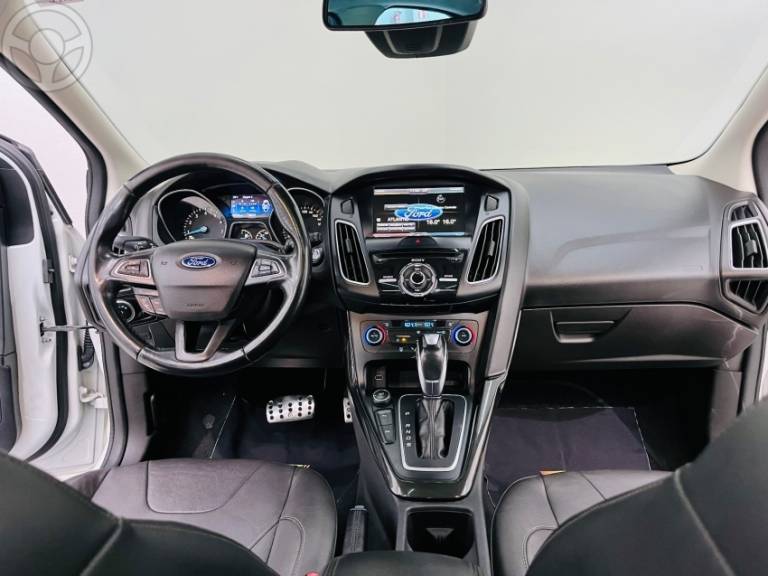 FORD - FOCUS 2.0 TITANIUM PLUS 16V FLEX 4P AUTOMÁTICO - 2015/2016 - BRANCA - R$ 74.500,00