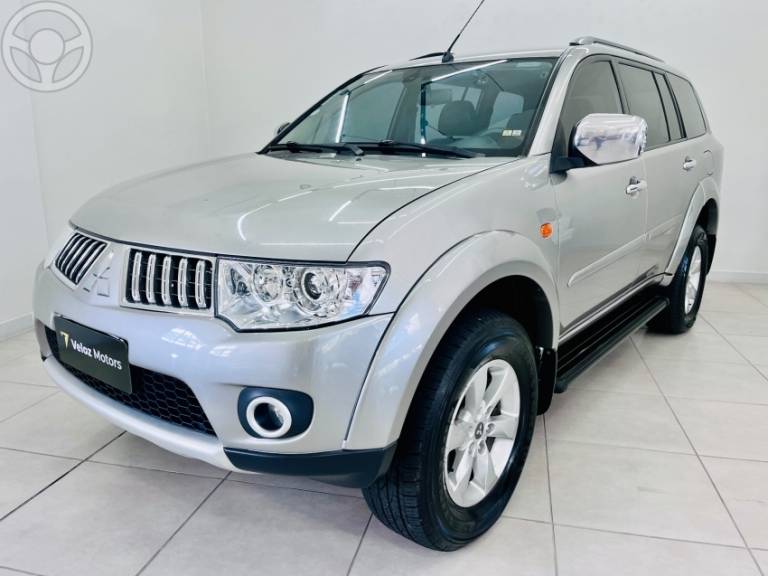 MITSUBISHI - PAJERO DAKAR 3.2 HPE 4X4 7 LUGARES 16V TURBO INTERCOOLER DIESEL 4P AUTOMÁTICO - 2013/2013 - PRATA - R$ 118.000,00