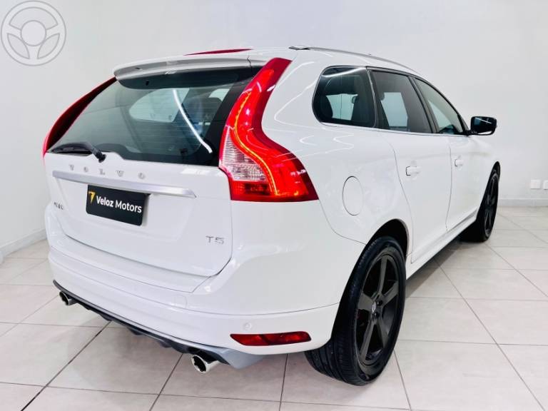 VOLVO - XC60 2.0 T5 R DESIGN TURBO 4P AUTOMÁTICO - 2013/2014 - BRANCA - R$ 79.900,00