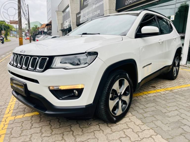 JEEP - COMPASS 2.0 16V FLEX LONGITUDE AUTOMÁTICO - 2017/2018 - BRANCA - R$ 93.990,00