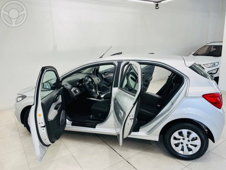CHEVROLET - ONIX 1.0 MPFI LT 8V FLEX 4P MANUAL - 2019/2019 - PRATA - R$ 58.500,00