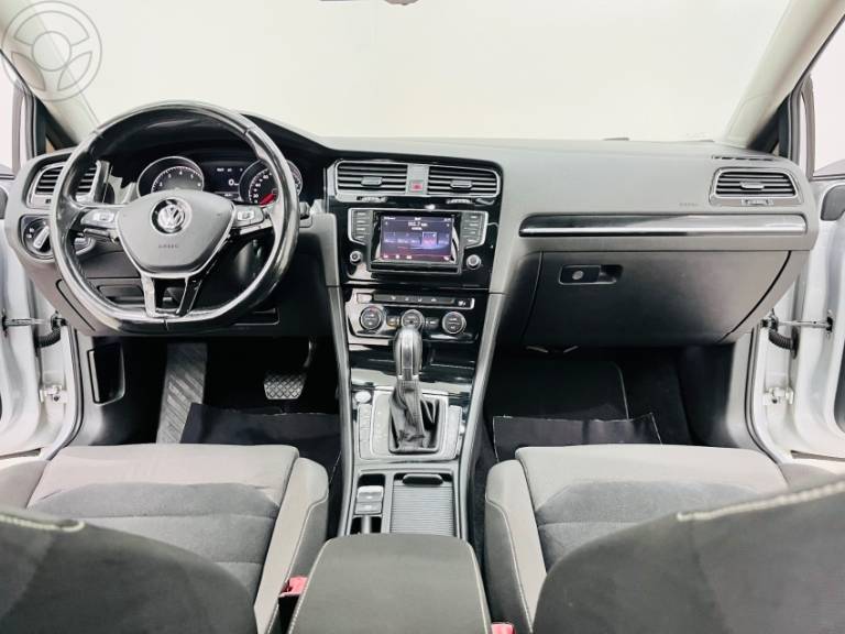 VOLKSWAGEN - GOLF 1.4 TSI HIGHLINE 16V 4P AUTOMÁTICO - 2013/2014 - PRATA - R$ 83.990,00