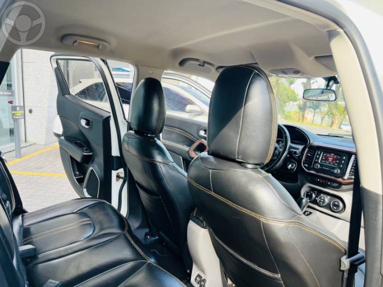 FIAT - TORO 2.0 16V TURBO DIESEL VOLCANO AT9 4X4 AUTOMÁTICO - 2016/2017 - BRANCA - R$ 98.900,00