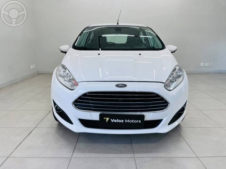 FORD - FIESTA 1.6 TITANIUM HATCH 16V FLEX 4P AUTOMÁTICO - 2014/2015 - BRANCA - R$ 50.990,00