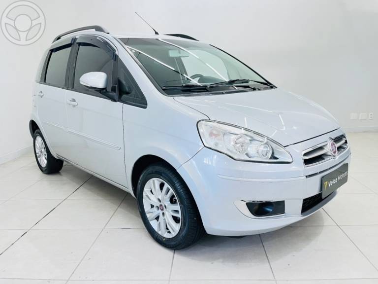 FIAT - IDEA 1.4 MPI ATTRACTIVE 8V FLEX 4P MANUAL - 2013/2014 - PRATA - R$ 40.900,00