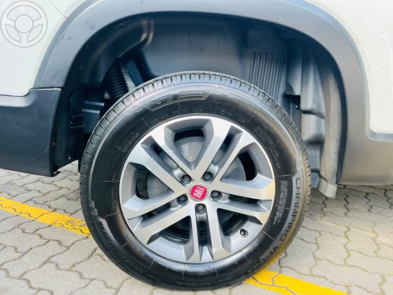 FIAT - TORO 2.0 16V TURBO DIESEL VOLCANO AT9 4X4 AUTOMÁTICO - 2016/2017 - BRANCA - R$ 98.900,00