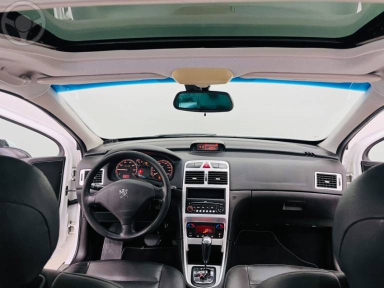 PEUGEOT - 307 2.0 PREMIUM 16V FLEX 4P AUTOMÁTICO - 2011/2012 - BRANCA - R$ 29.990,00