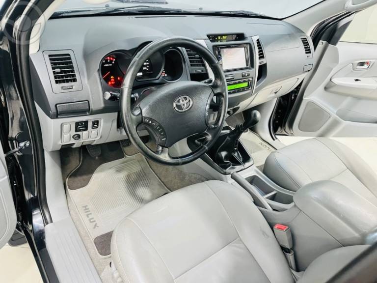 TOYOTA - HILUX 3.0 SRV 4X4 CD 16V TURBO INTERCOOLER DIESEL 4P MANUAL - 2010/2011 - PRETA - R$ 114.900,00