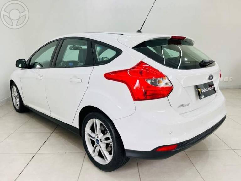 FORD - FOCUS 2.0 SE PLUS 16V FLEX 4P AUTOMÁTICO - 2014/2015 - BRANCA - R$ 53.900,00