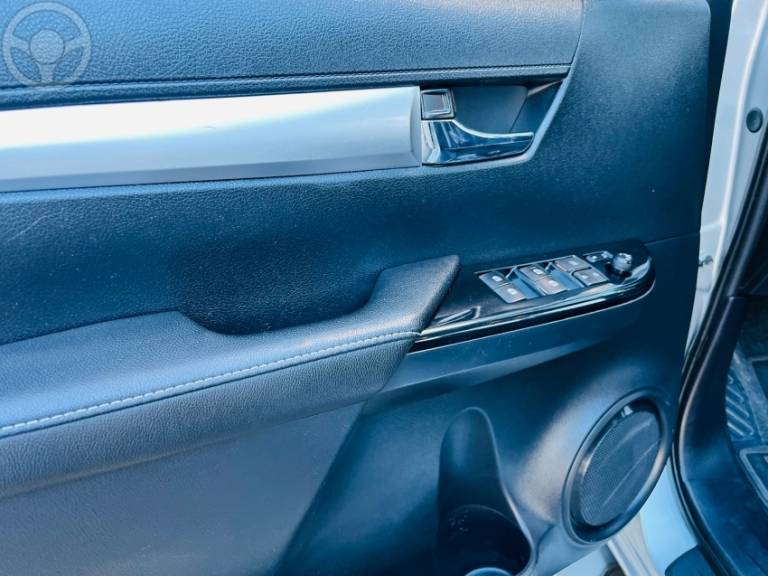 TOYOTA - HILUX 2.8 SRX PLUS 4X4 CD TURBO DIESEL 4P AUTOMÁTICO - 2021/2021 - PRATA - R$ 244.990,00