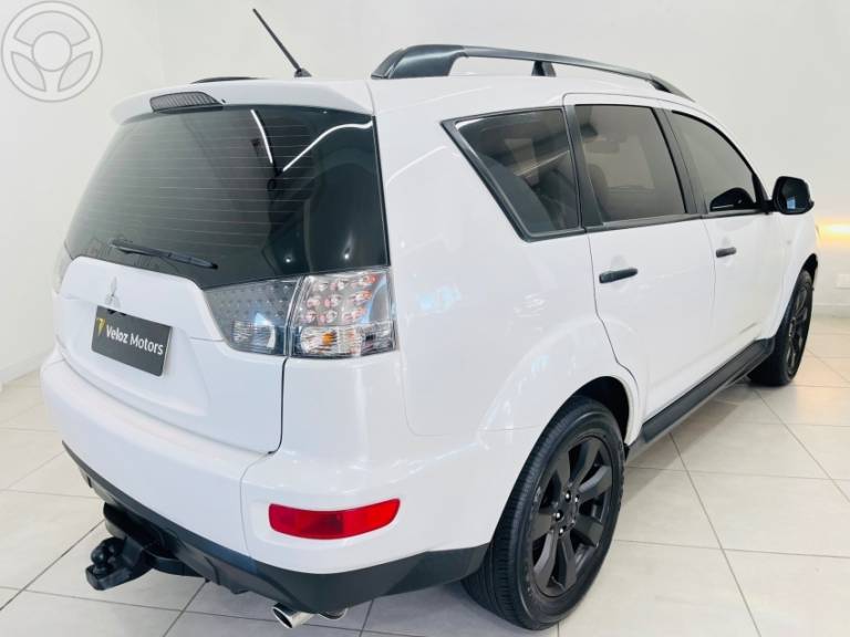 MITSUBISHI - OUTLANDER 2.0 16V 4P AUTOMÁTICO - 2011/2012 - BRANCA - R$ 59.900,00