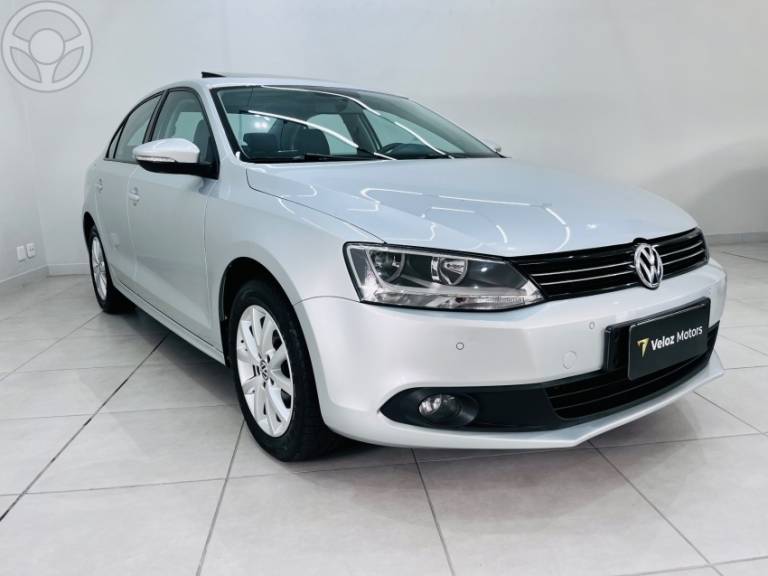 VOLKSWAGEN - JETTA 2.0 COMFORTLINE FLEX 4P TIPTRONIC - 2012/2013 - PRATA - R$ 69.900,00