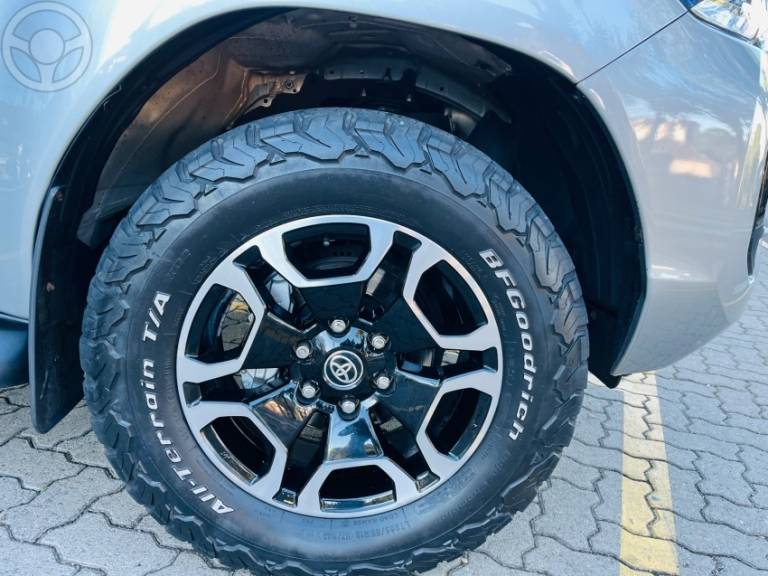 TOYOTA - HILUX 2.8 SRX PLUS 4X4 CD TURBO DIESEL 4P AUTOMÁTICO - 2021/2021 - PRATA - R$ 244.990,00