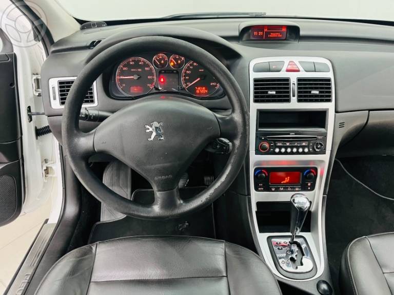 PEUGEOT - 307 2.0 PREMIUM 16V FLEX 4P AUTOMÁTICO - 2011/2012 - BRANCA - R$ 29.990,00