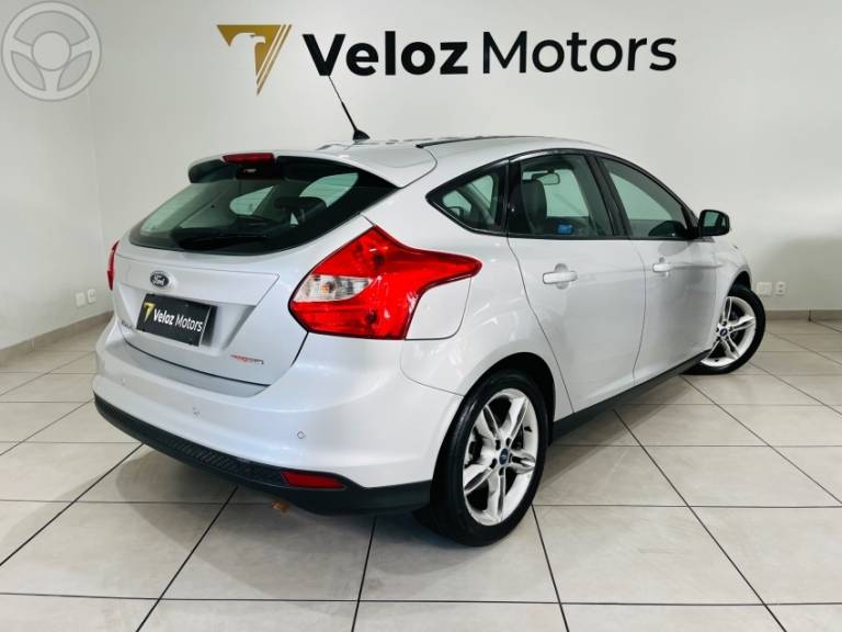 FORD - FOCUS 2.0 SE HATCH 16V FLEX 4P AUTO - 2014/2015 - PRATA - R$ 55.990,00