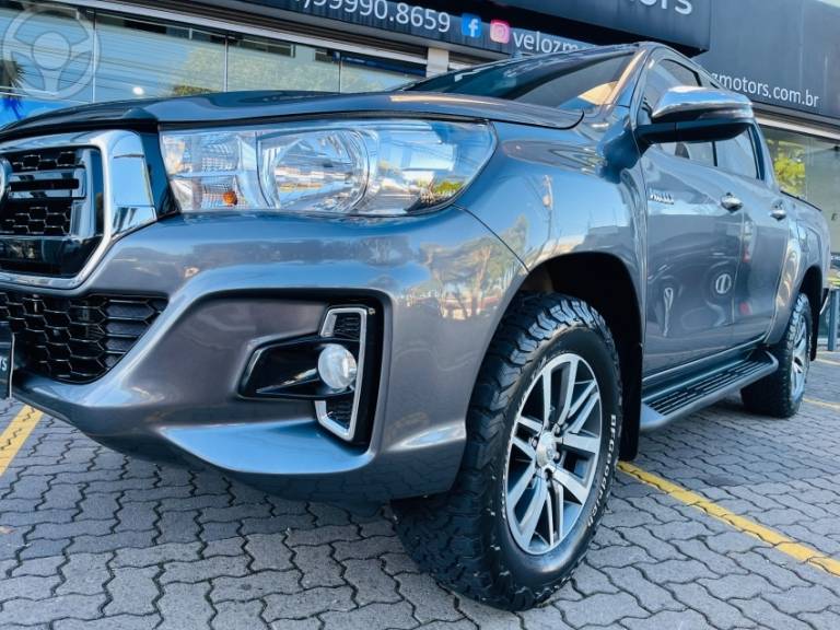 TOYOTA - HILUX 2.8 SRV 4X4 CD 16V DIESEL 4P AUTOMÁTICO - 2020/2020 - CINZA - R$ 205.000,00