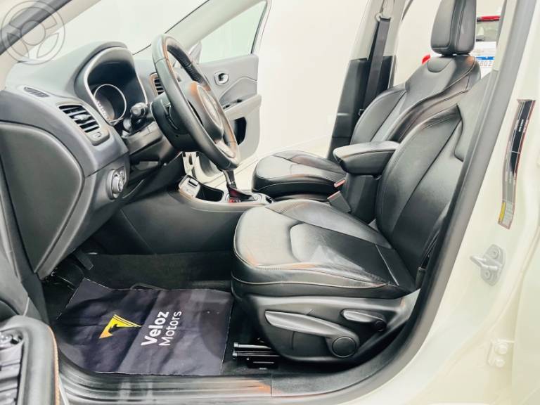 JEEP - COMPASS 2.0 16V FLEX LONGITUDE AUTOMÁTICO - 2018/2019 - BRANCA - R$ 97.900,00