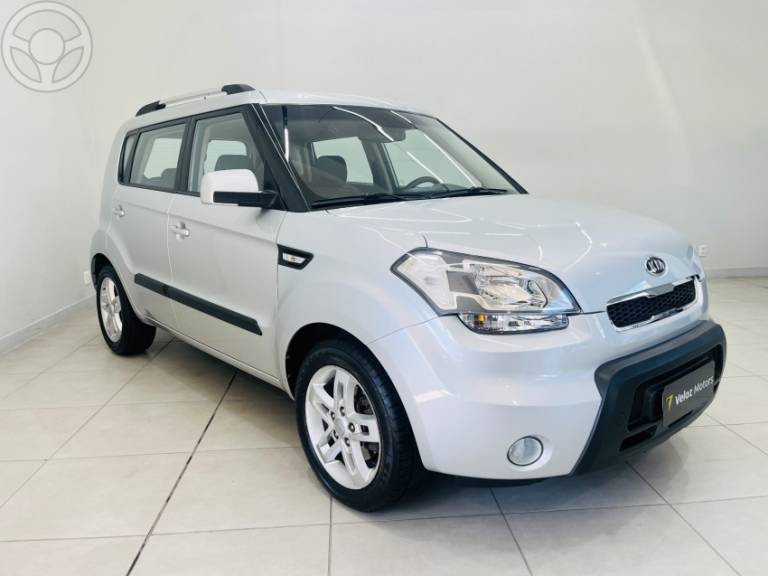 KIA MOTORS - SOUL 1.6 EX 16V FLEX 4P AUTOMÁTICO - 2010/2011 - PRATA - R$ 47.900,00