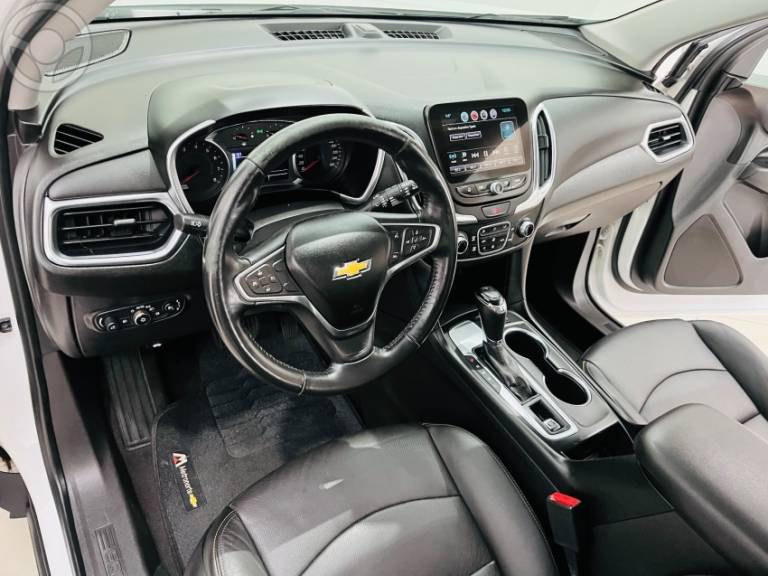 CHEVROLET - EQUINOX 2.0 16V TURBO LT AUTOMÁTICO - 2017/2018 - BRANCA - R$ 102.900,00