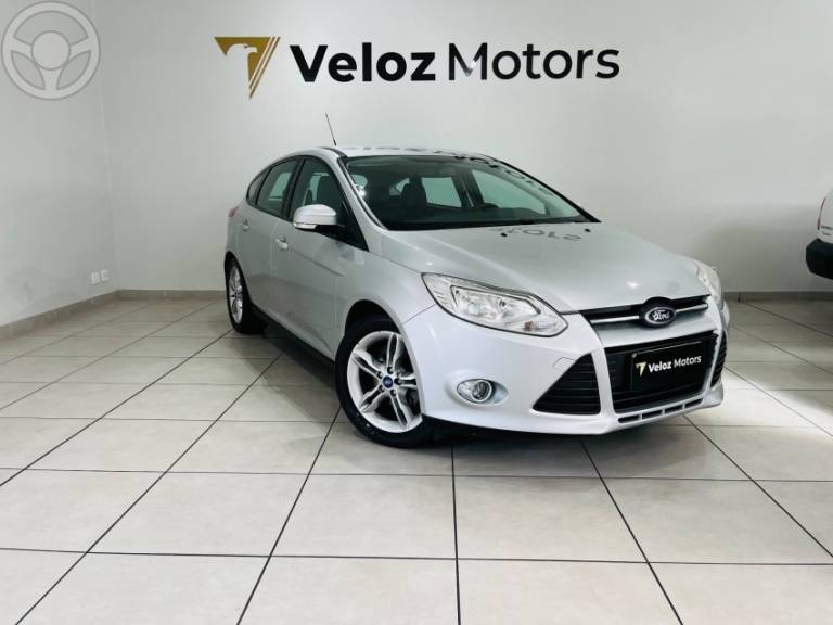 FORD - FOCUS 2.0 SE HATCH 16V FLEX 4P AUTO - 2014/2015 - PRATA - R$ 55.990,00