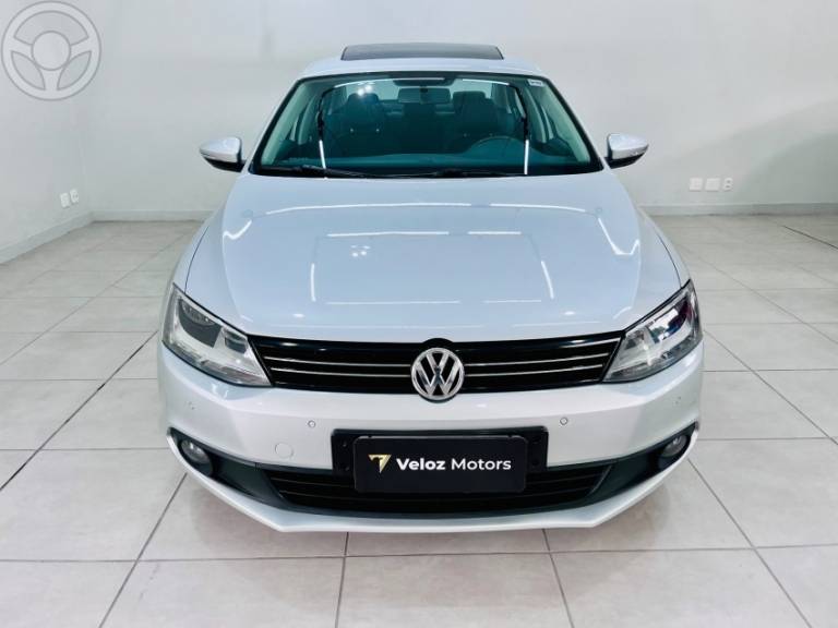 VOLKSWAGEN - JETTA 2.0 COMFORTLINE FLEX 4P TIPTRONIC - 2012/2013 - PRATA - R$ 65.900,00