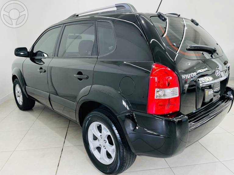 HYUNDAI - TUCSON 2.0 MPFI GLS 16V 143CV 2WD FLEX 4P AUTOMÁTICO - 2013/2014 - PRETA - R$ 58.900,00