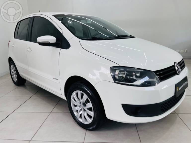VOLKSWAGEN - FOX 1.0 MI TREND 8V FLEX 4P MANUAL - 2013/2013 - BRANCA - R$ 38.500,00