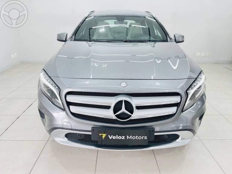 MERCEDES-BENZ - GLA 200 1.6 CGI VISION 16V TURBO FLEX 4P AUTOMÁTICO - 2015/2015 - CINZA - R$ 115.900,00