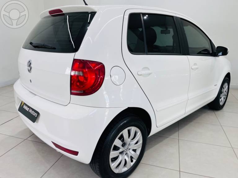 VOLKSWAGEN - FOX 1.0 MI TREND 8V FLEX 4P MANUAL - 2013/2013 - BRANCA - R$ 38.500,00