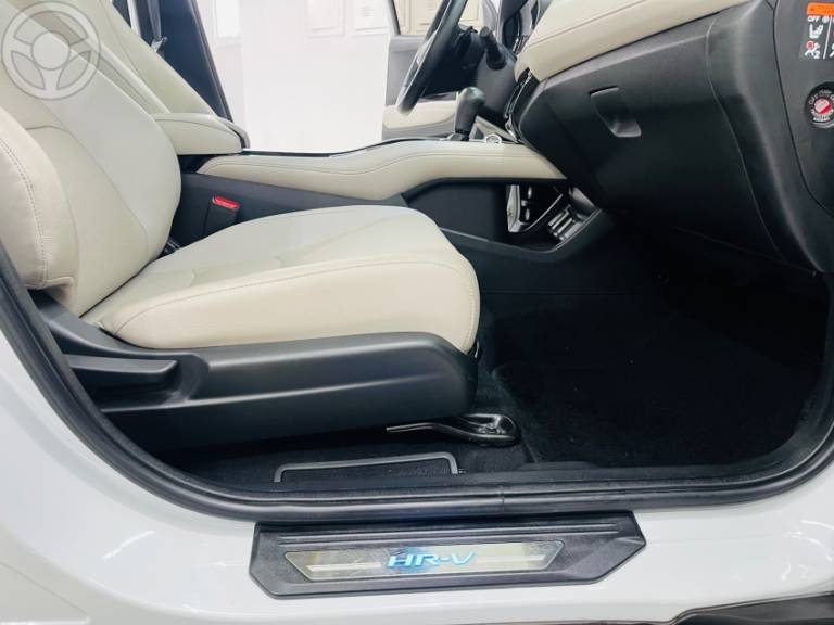 HONDA - HR-V 1.5 16V FLEX TOURING TURBO 4P AUTOMÁTICO - 2019/2020 - BRANCA - R$ 134.900,00