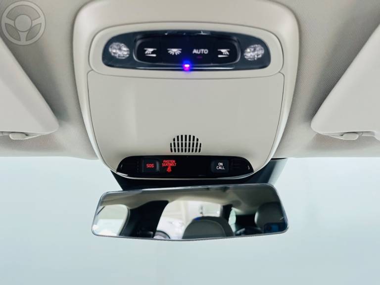 VOLVO - V40 2.0 T4 DYNAMIC TURBO 4P AUTOMÁTICO - 2013/2014 - PRETA - R$ 72.990,00