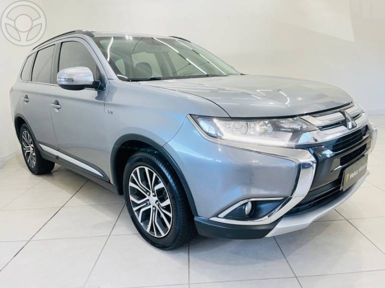 MITSUBISHI - OUTLANDER 3.0 GT 4X4 V6 24V 4P AUTOMÁTICO - 2015/2016 - PRATA - R$ 106.000,00