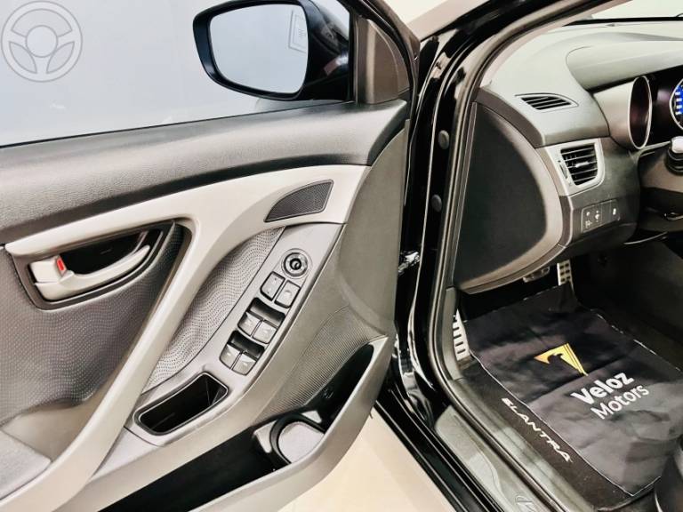 HYUNDAI - ELANTRA 2.0 GLS 16V FLEX 4P AUTOMÁTICO - 2012/2013 - PRETA - R$ 63.900,00