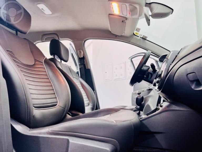 RENAULT - CAPTUR 2.0 16V FLEX INTENSE AUTOMÁTICO - 2019/2019 - BRANCA - R$ 79.900,00