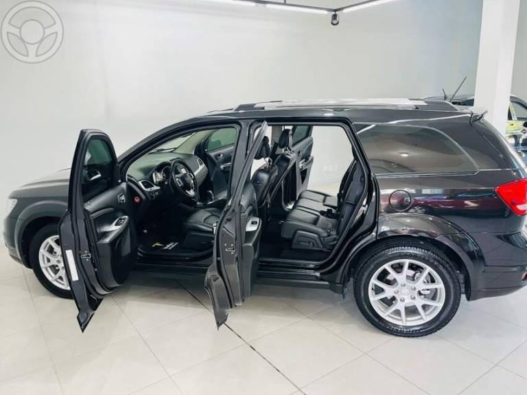 DODGE - JOURNEY 3.6 RT V6 4P AUTOMÁTICO - 2011/2012 - PRETA - R$ 59.990,00