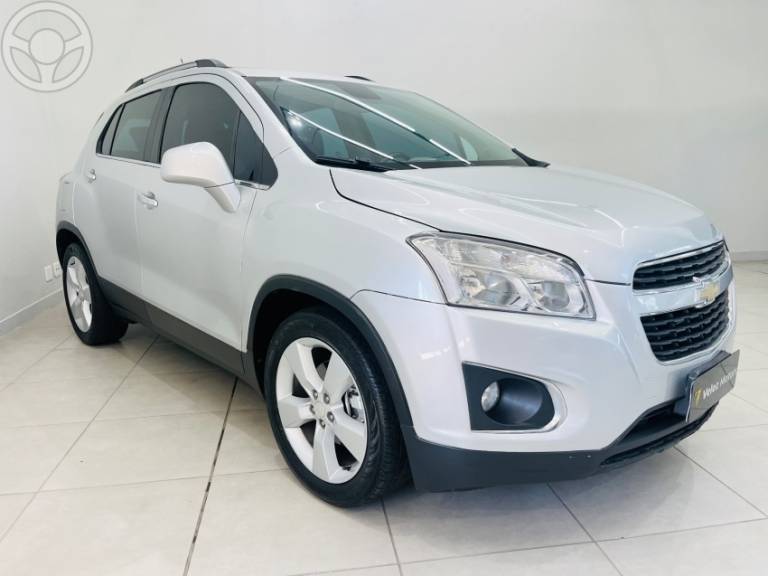 CHEVROLET - TRACKER 1.8 MPFI LTZ 4X2 16V FLEX 4P AUTOMÁTICO - 2013/2014 - PRATA - R$ 74.900,00