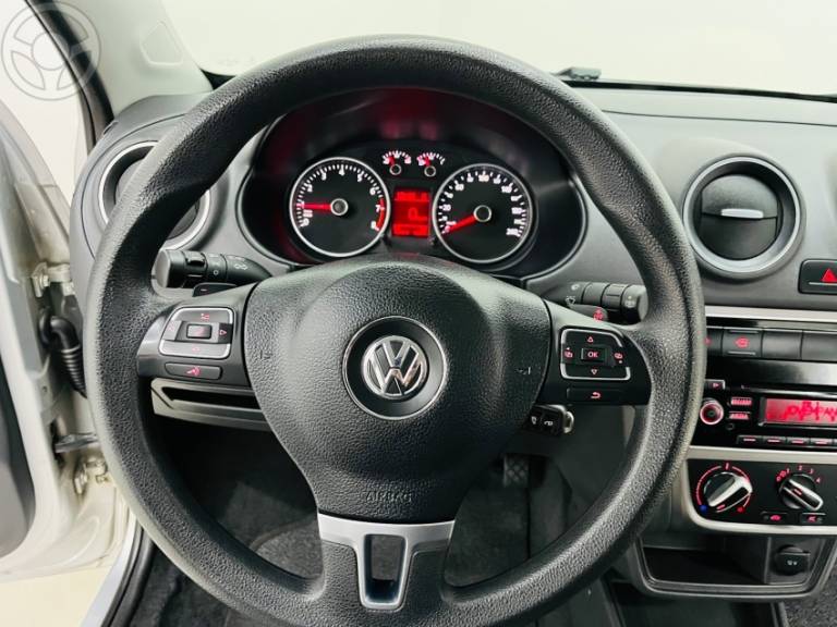 VOLKSWAGEN - VOYAGE 1.6 MI 8V FLEX 4P AUTOMATIZADO - 2013/2014 - PRATA - R$ 44.900,00