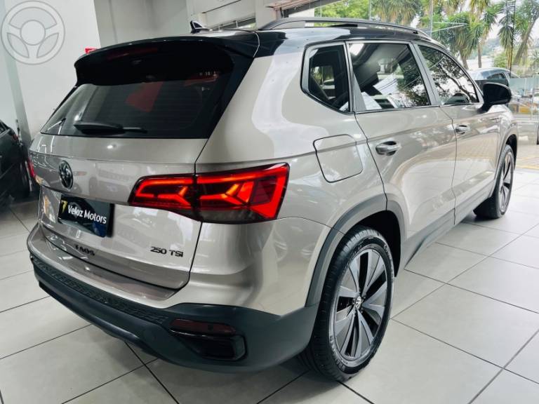 VOLKSWAGEN - TAOS 1.4 16V LAUNCHING TSI FLEX 4P AUTOMÁTICO - 2021/2022 - BEGE - R$ 153.000,00