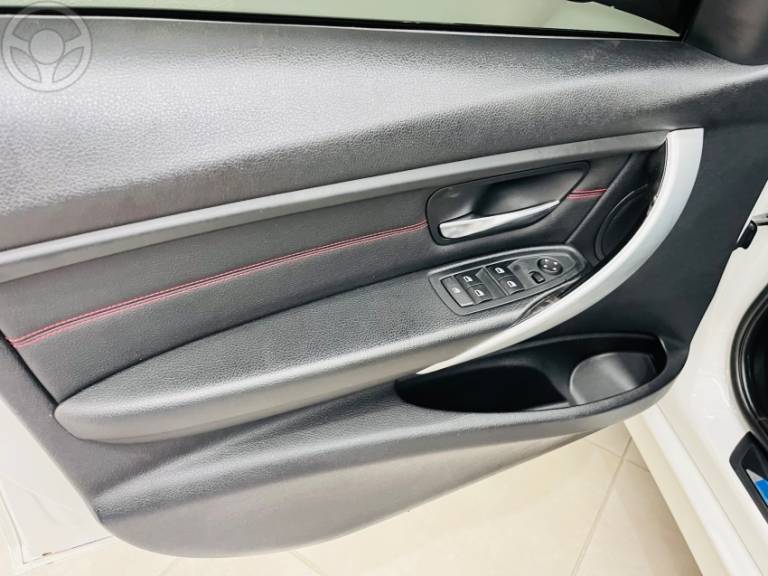 BMW - 320I 2.0 16V TURBO 4P AUTOMÁTICO - 2013/2014 - BRANCA - R$ 94.990,00