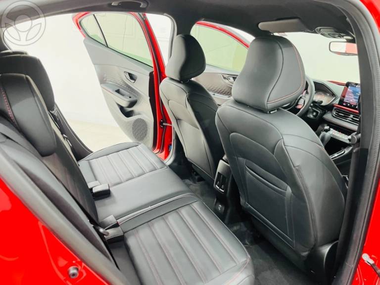 FIAT - FASTBACK 1.3 ABARTH 270 TURBO FLEX 4P AUTOMÁTICO - 2024/2024 - VERMELHA - R$ 144.990,00