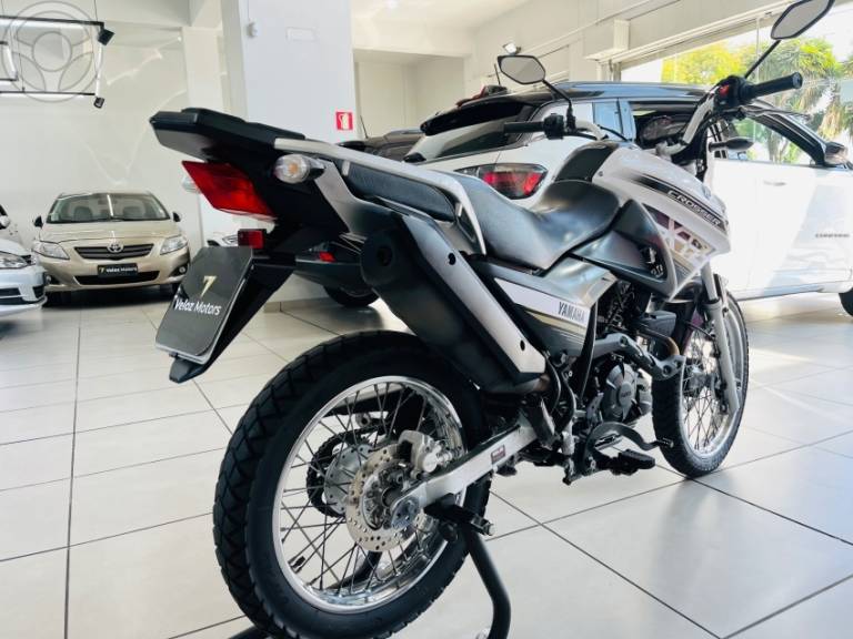 YAMAHA - XTZ CROSSER 150 E - 2021/2022 - BRANCA - R$ 16.900,00