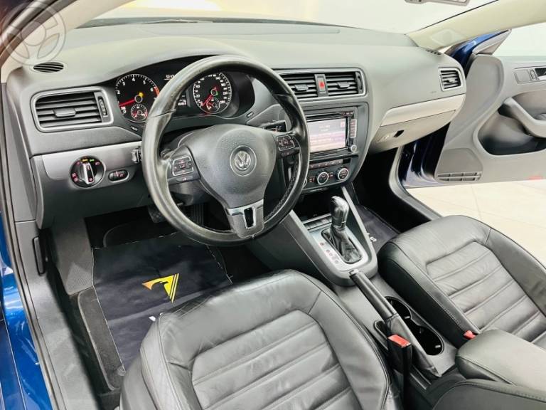 VOLKSWAGEN - JETTA 2.0 TSI HIGHLINE 200CV 4P TIPTRONIC - 2012/2013 - AZUL - R$ 70.900,00