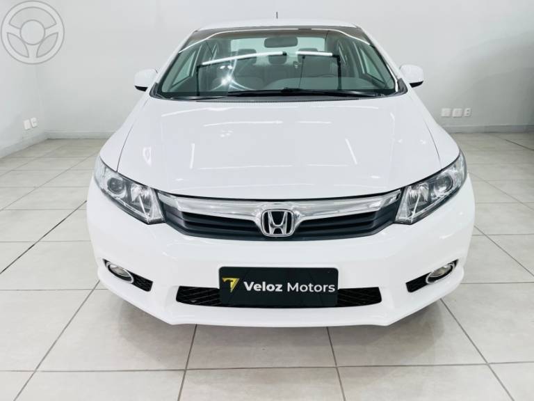 HONDA - CIVIC 1.8 LXS 16V FLEX 4P AUTOMÁTICO - 2012/2013 - BRANCA - R$ 69.900,00