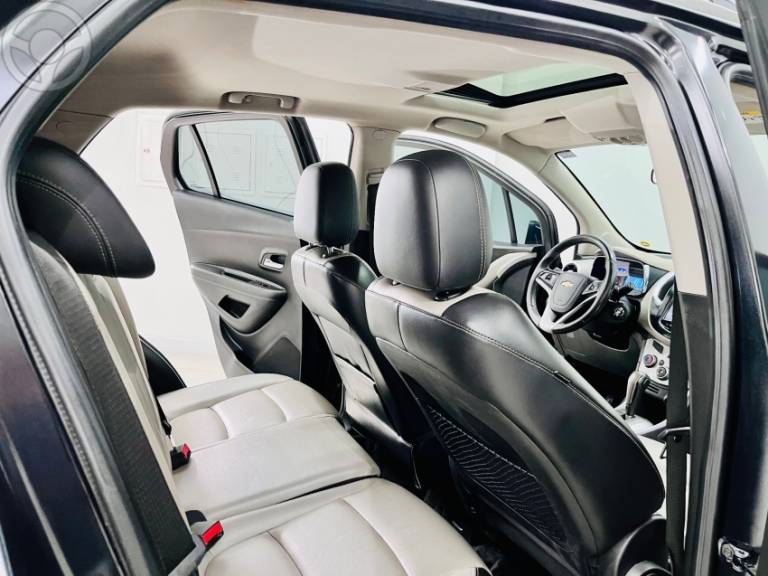 CHEVROLET - TRACKER 1.8 MPFI LTZ 4X2 16V FLEX 4P AUTOMÁTICO - 2014/2014 - PRETA - R$ 69.900,00