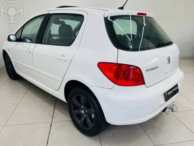 PEUGEOT - 307 2.0 PREMIUM 16V FLEX 4P AUTOMÁTICO - 2011/2012 - BRANCA - R$ 29.990,00