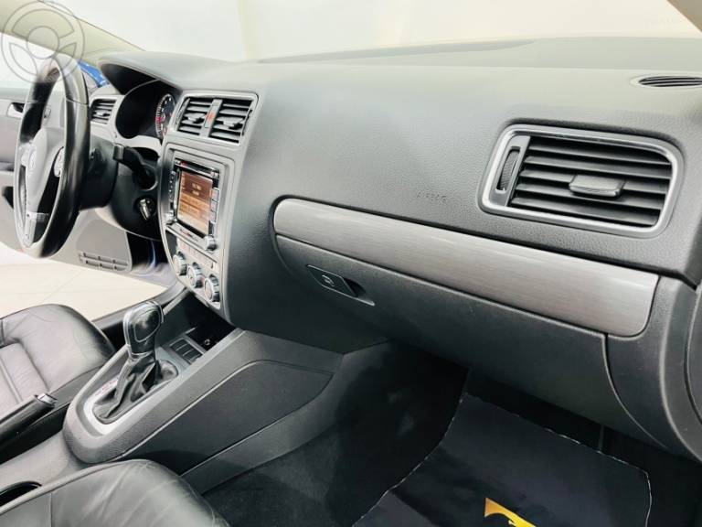 VOLKSWAGEN - JETTA 2.0 TSI HIGHLINE 200CV 4P TIPTRONIC - 2012/2013 - AZUL - R$ 70.900,00