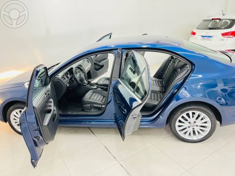 VOLKSWAGEN - JETTA 2.0 TSI HIGHLINE 200CV 4P TIPTRONIC - 2012/2013 - AZUL - R$ 70.900,00