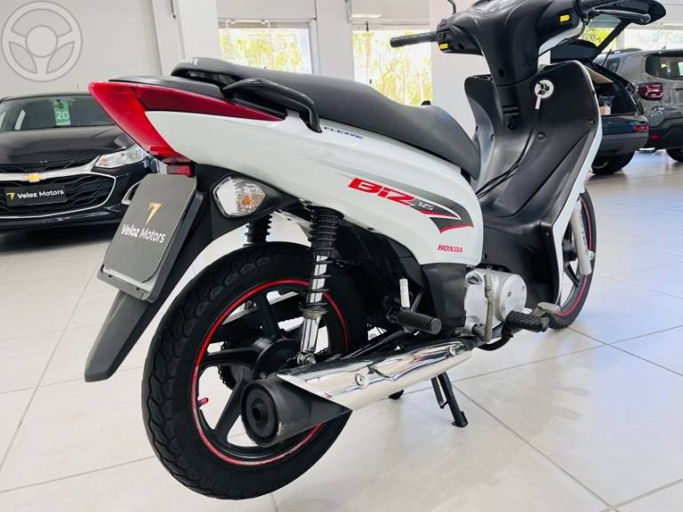 HONDA - BIZ 125 EX - 2015/2015 - BRANCA - R$ 12.990,00