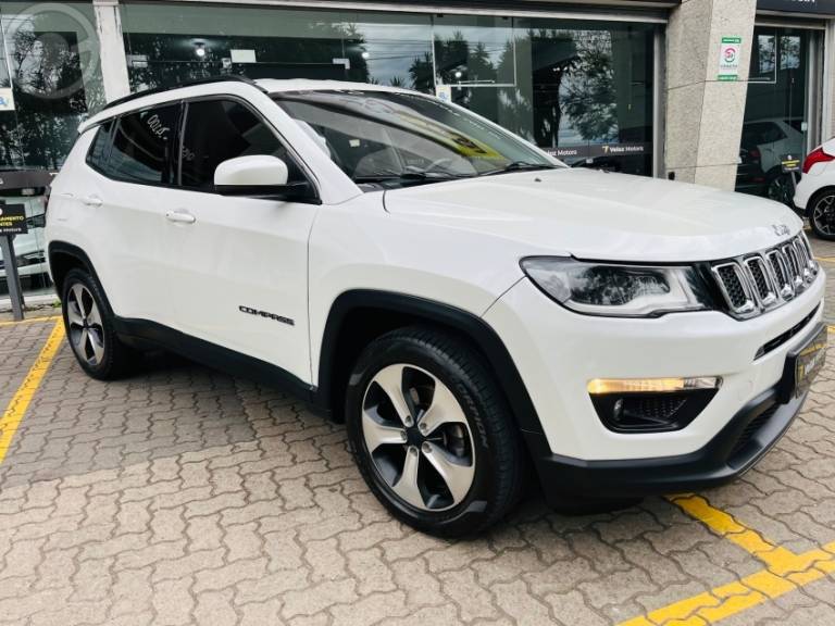 JEEP - COMPASS 2.0 16V FLEX LONGITUDE AUTOMÁTICO - 2017/2018 - BRANCA - R$ 93.990,00