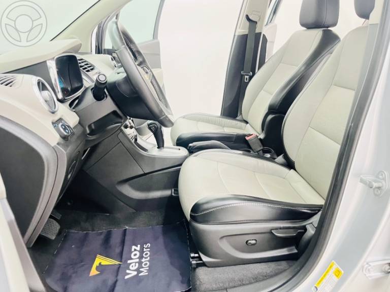CHEVROLET - TRACKER 1.8 MPFI LTZ 4X2 16V FLEX 4P AUTOMÁTICO - 2015/2015 - PRATA - R$ 69.990,00
